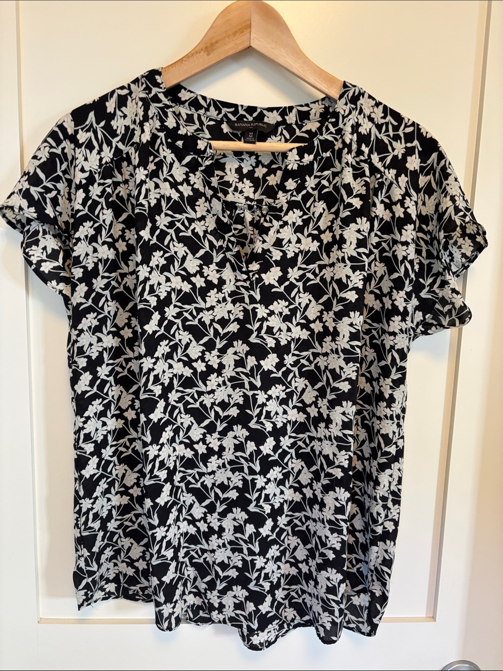 Banana Republic Black and White Floral Short-Sleeve Blouse